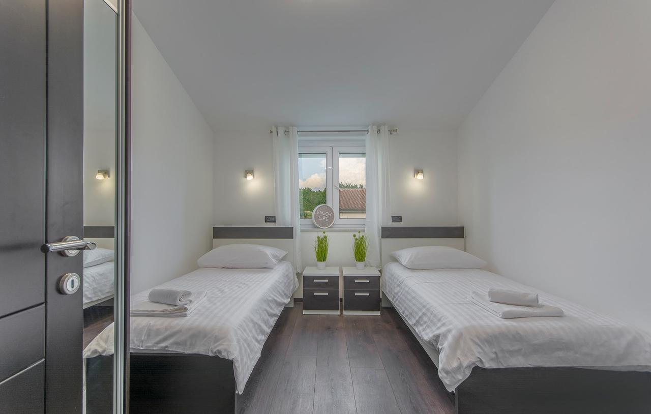 Silver Holiday House Vrvari Екстер'єр фото