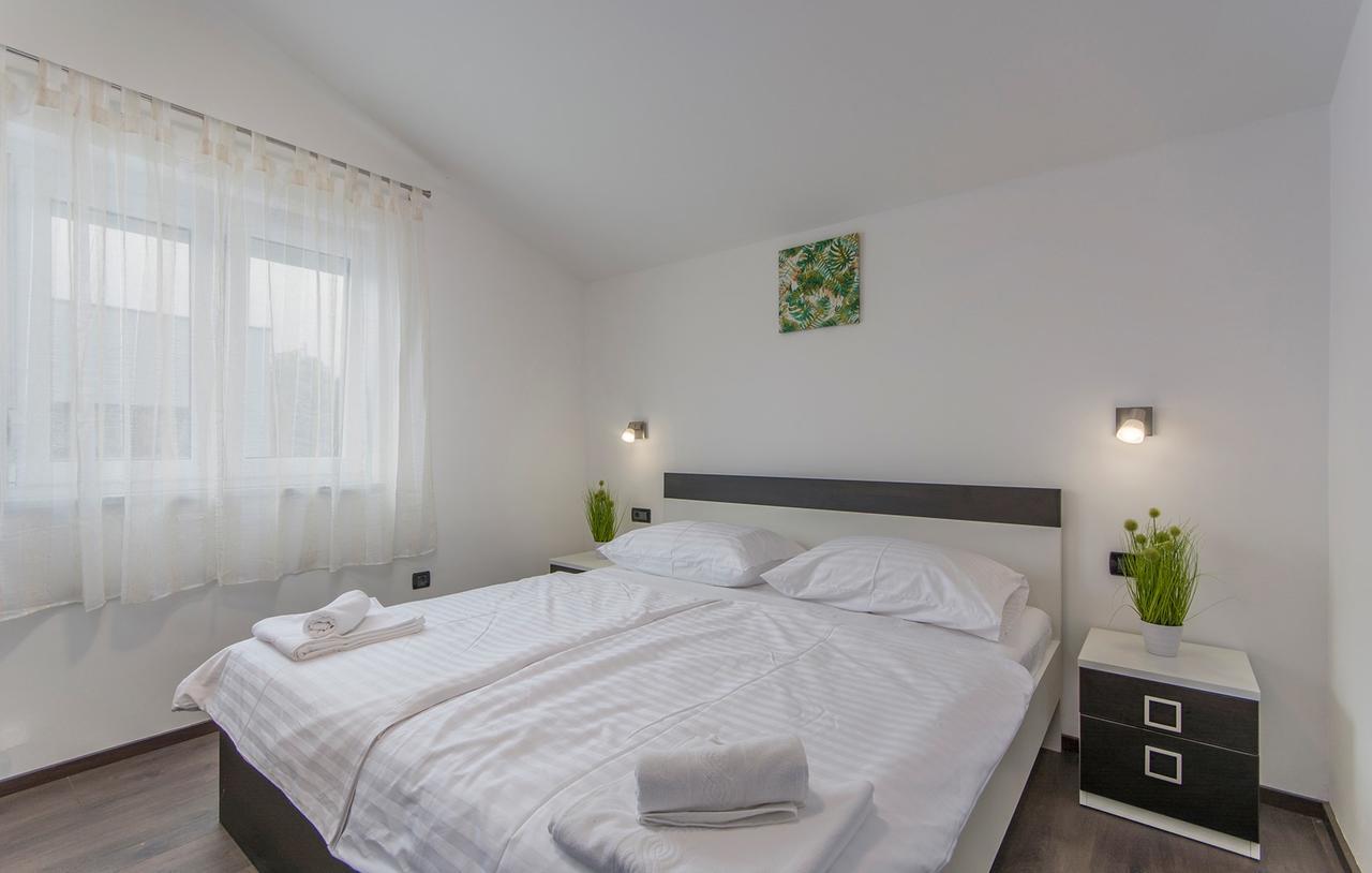 Silver Holiday House Vrvari Екстер'єр фото